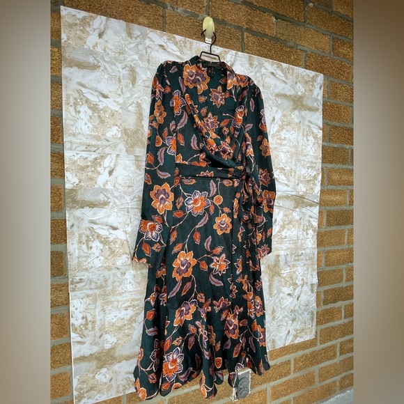 BCBGMAXAZRIA Floral Wrap Dress size medium - Picture 5 of 16